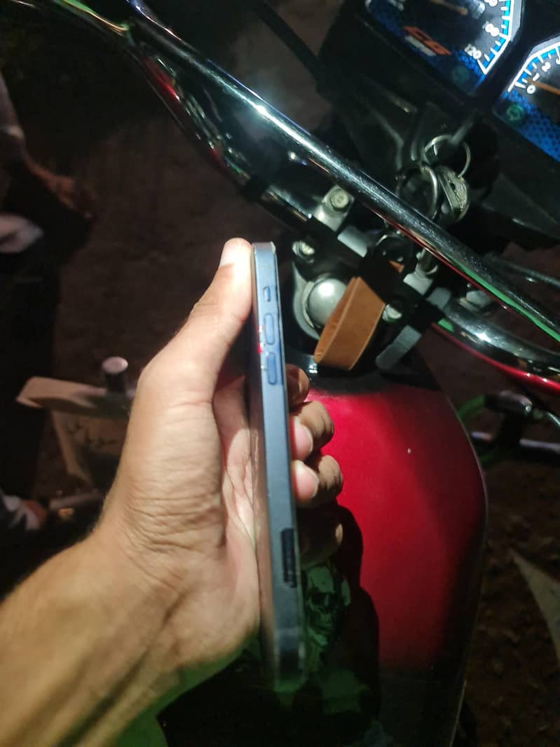 Apple iPhone 12 3