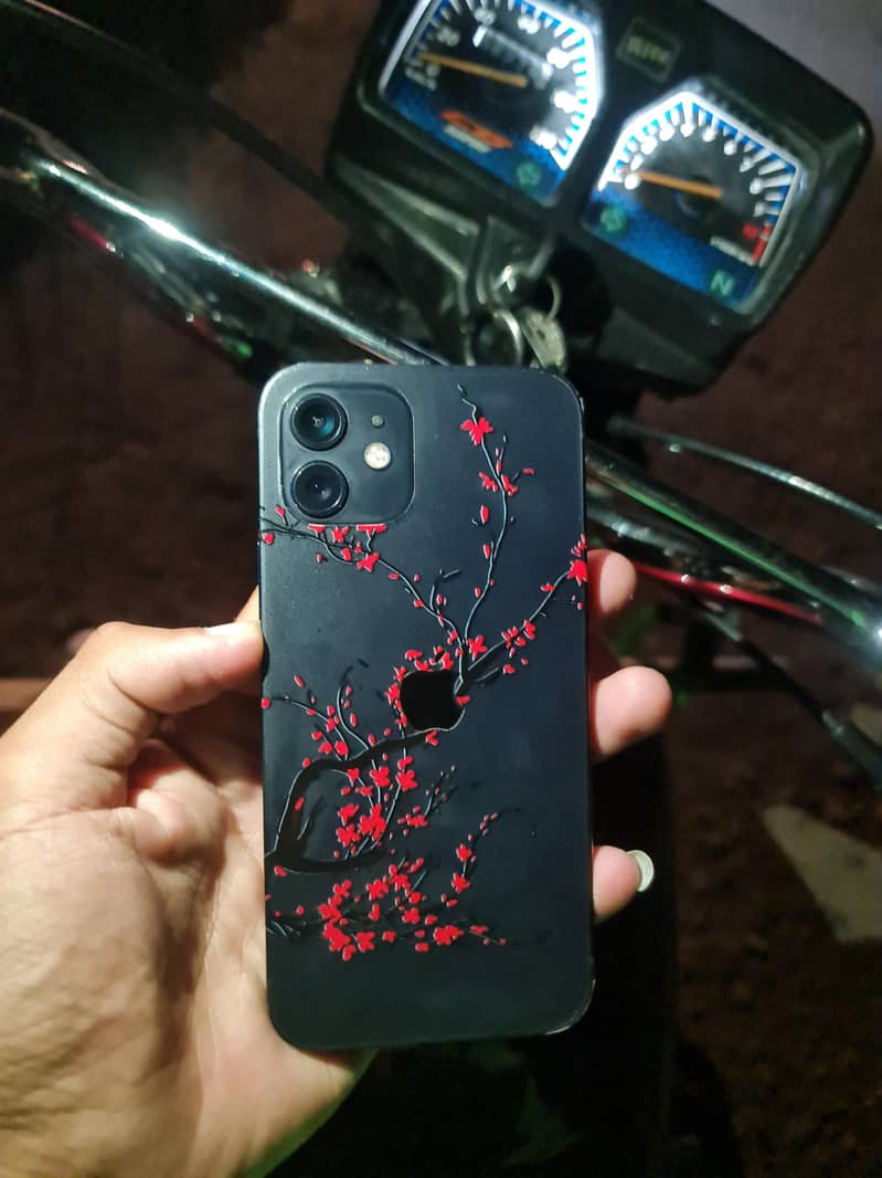 Apple iPhone 12 4