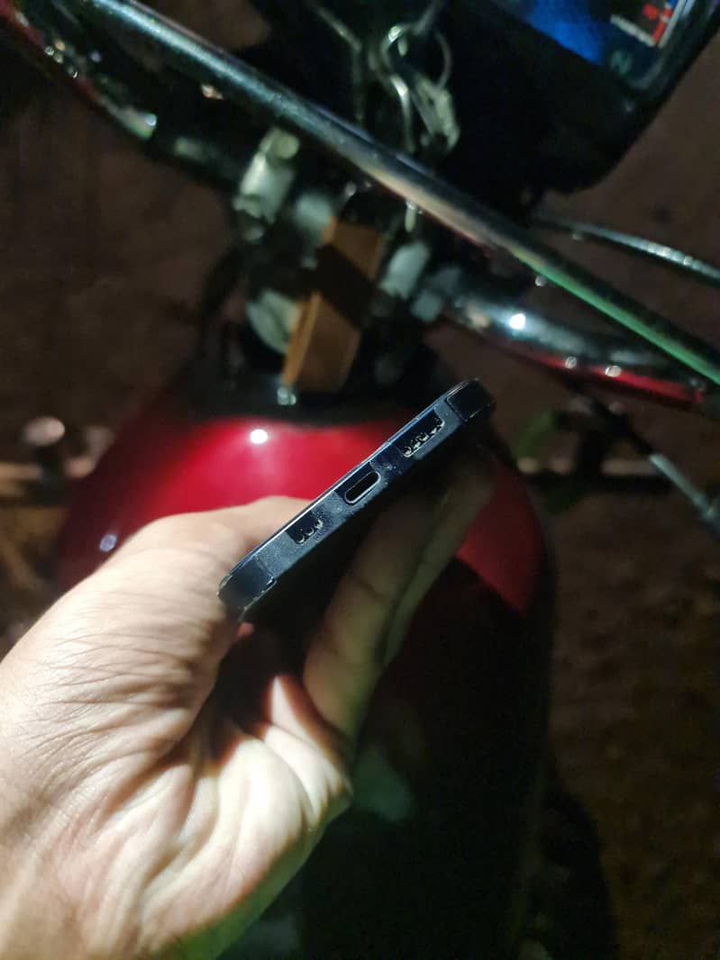 Apple iPhone 12 6