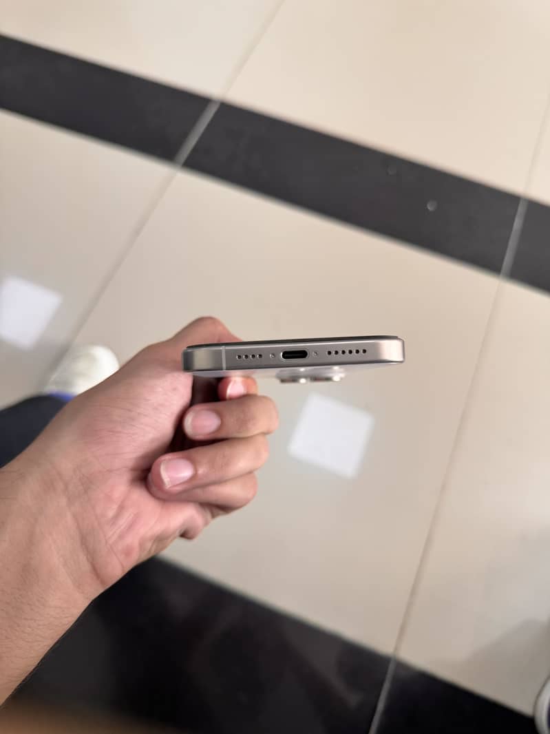 Apple iPhone 15 Pro Max 2