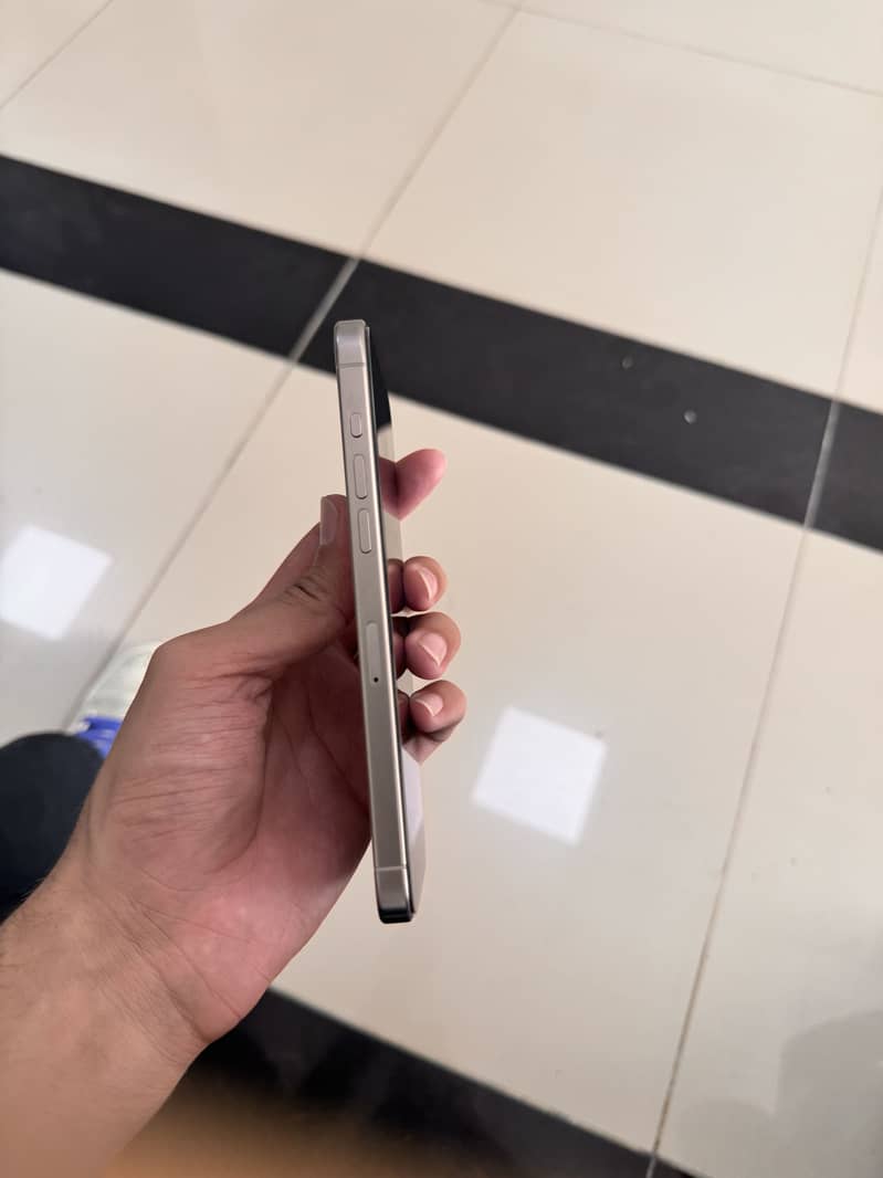 Apple iPhone 15 Pro Max 5