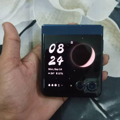 Motorola Razr 5G 2025 – 8GB + 16GB / 256GB