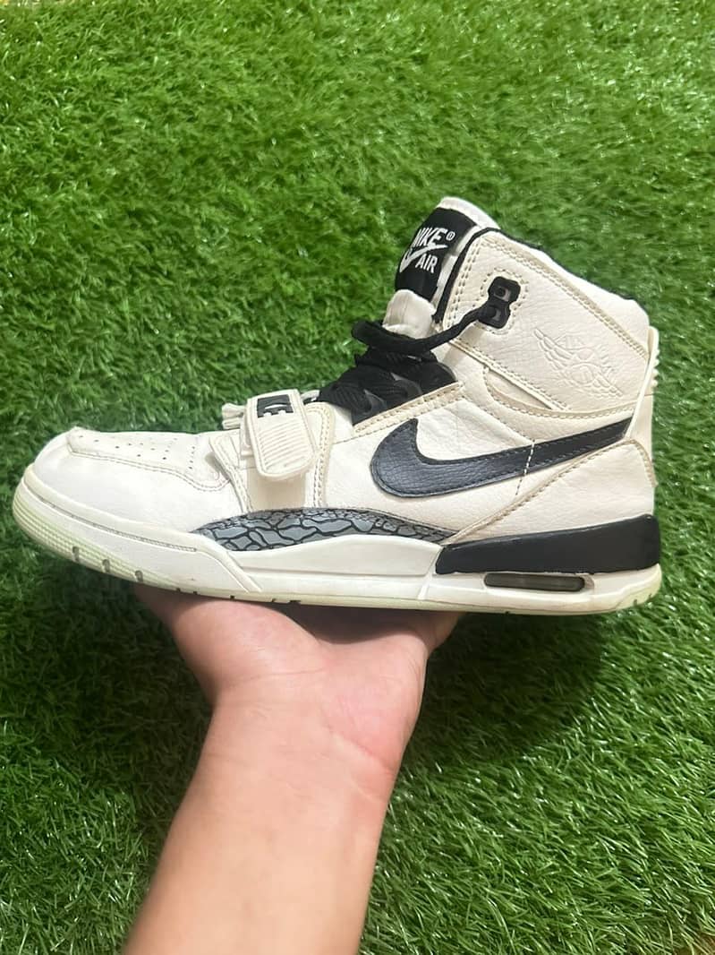 preloved authentic pair available 9