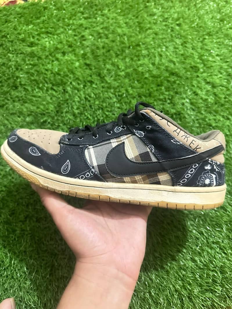 preloved authentic pair available 11