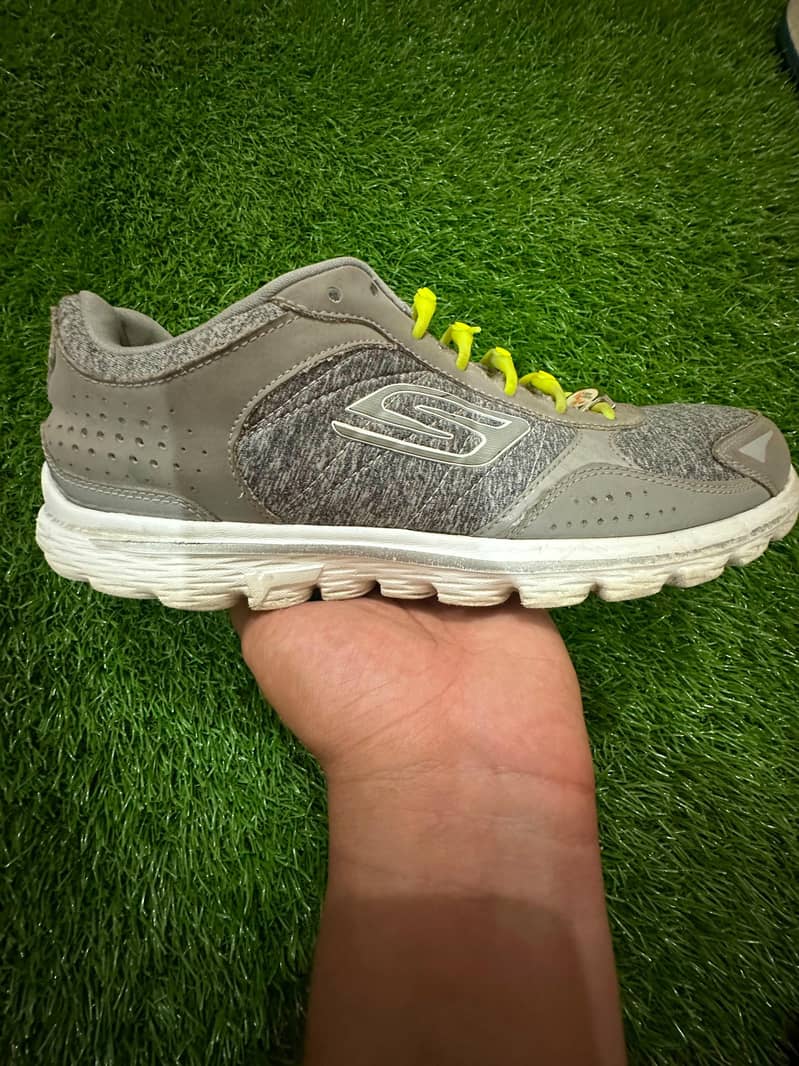 preloved authentic pair available 12