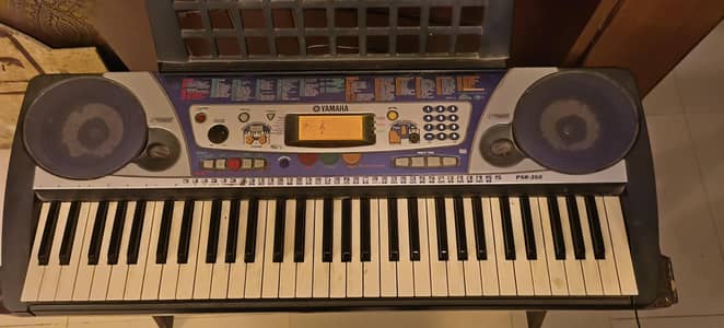 Yahama PSR 260 with Stand and Bag