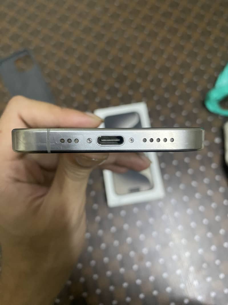 Apple iPhone 15 Pro 0