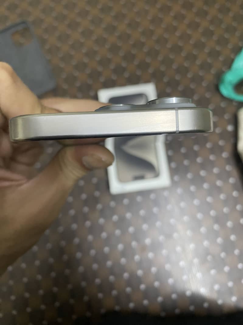 Apple iPhone 15 Pro 4