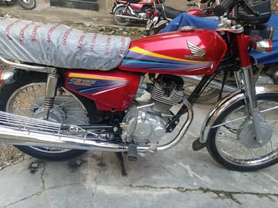 Honda bike 125 cc03245997451 urgent for sale model 2011