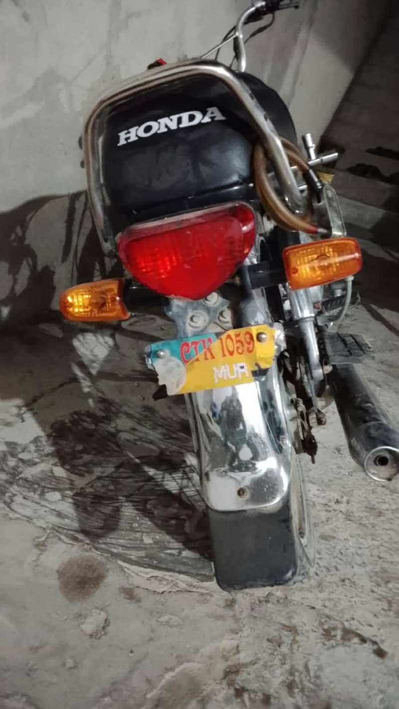 جی موٹر سائیکل کی بھت اچھی حالت  ھے     ہ 1