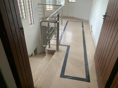 Upper porshn for rent in gulshan abad water boring and electricity available