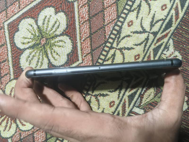 Apple iPhone 8 1