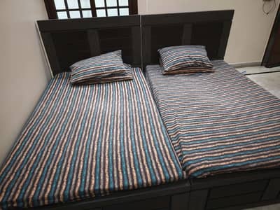 4x7 Single Bed Pair with Mattresses – Urgent Sale