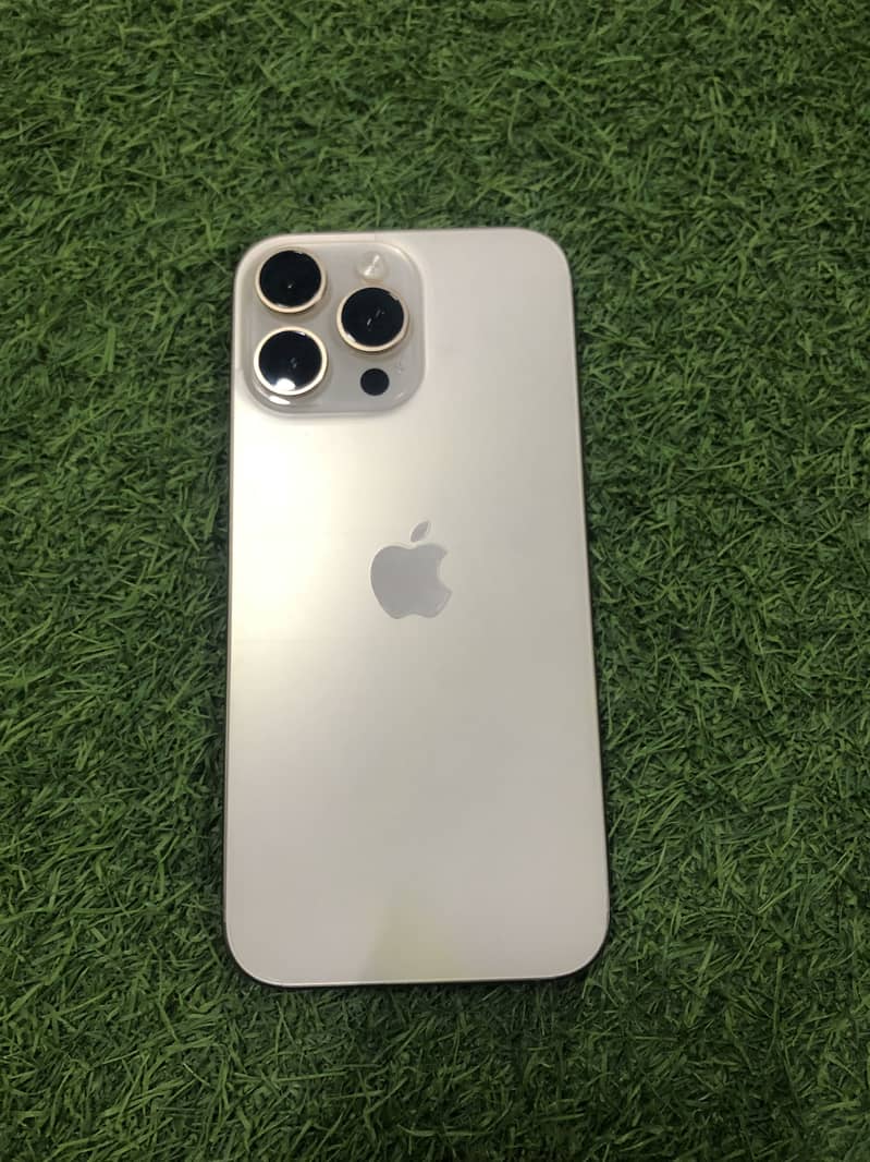 Apple iPhone 16 Pro Max 2