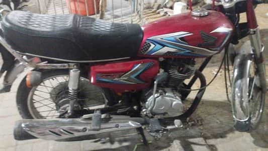Honda 125 bike ha Punjab nmbr Laga huya ha