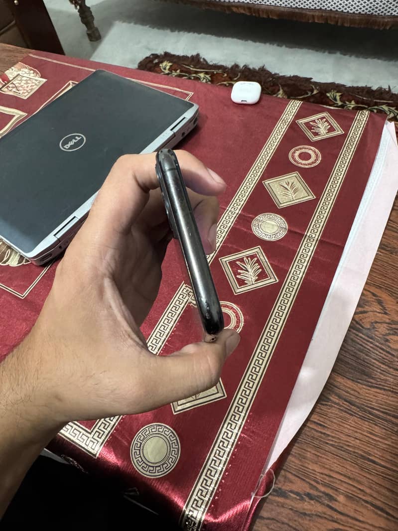 Apple iPhone 11 Pro Max 2