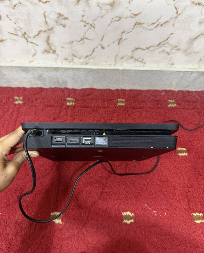 Ps4 slim 1