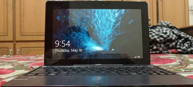 Asus Mini Laptop 2GB RAM / 64GB Storage / Windows 10