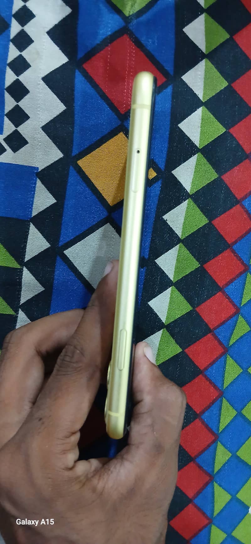 Apple iPhone 11 4