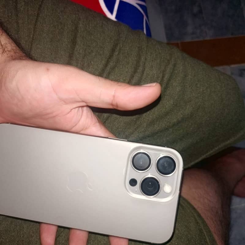 Apple iPhone 16 Pro Max 0