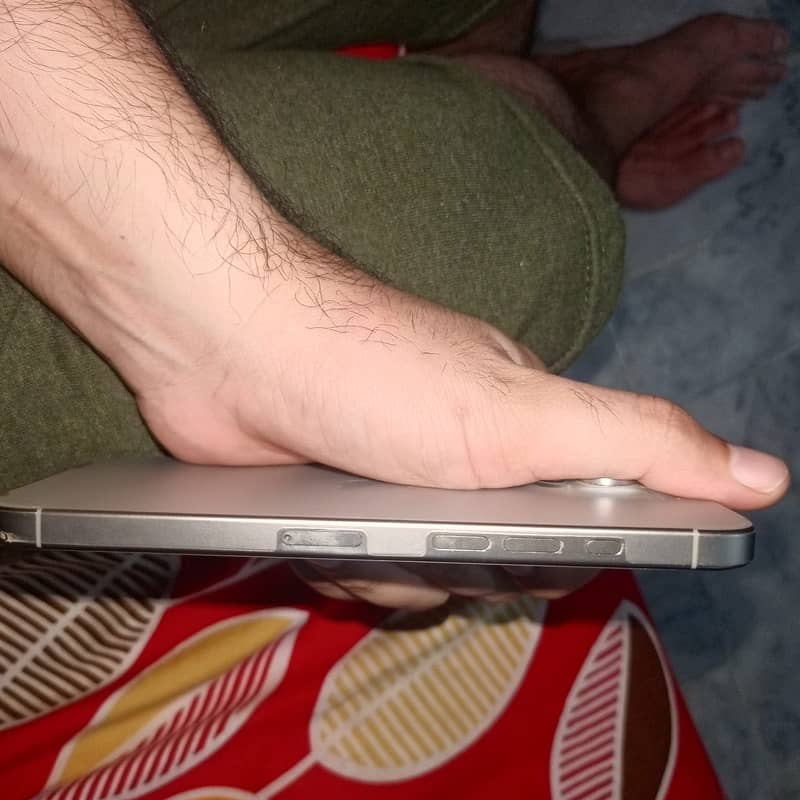 Apple iPhone 16 Pro Max 3