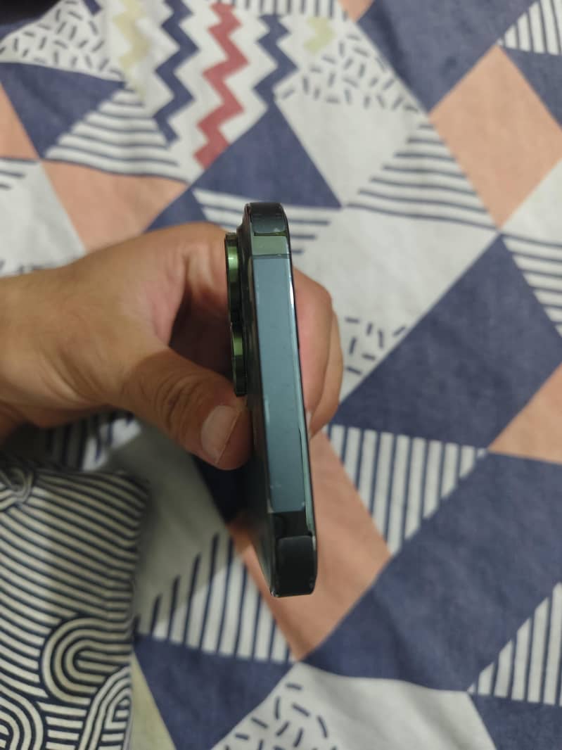 Apple iPhone 13 Pro Max 3