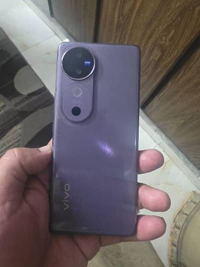 Vivo V40