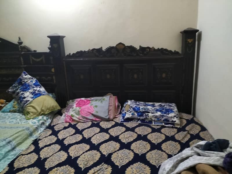 king size bed 0