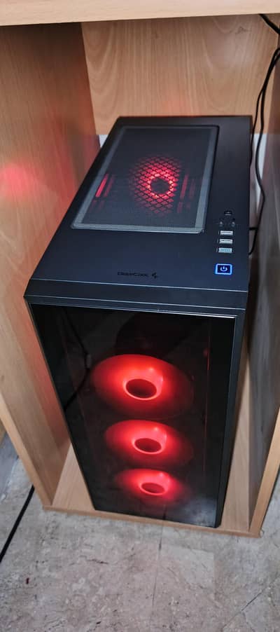 Gaming PC AM4 5600G/RX 7600 8GB/16GB RAM/1 TB NVME.