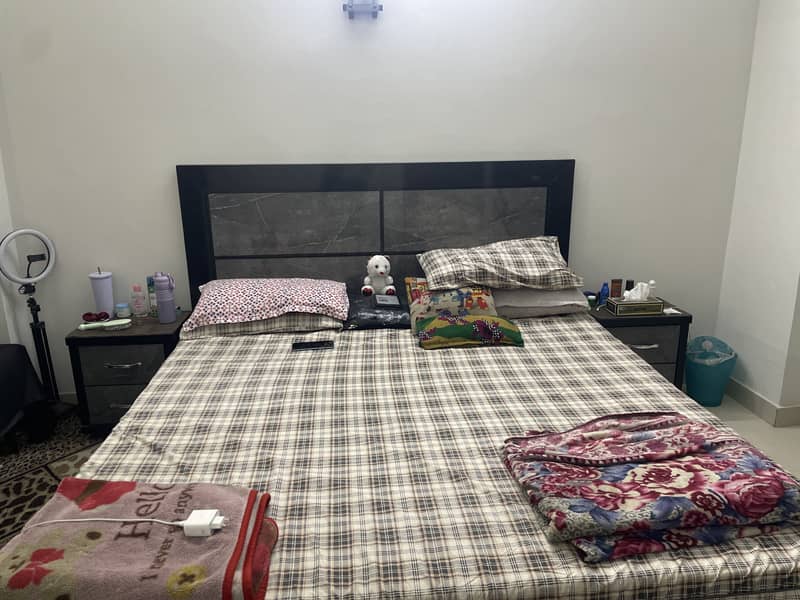 Black Bed with two side tables 0