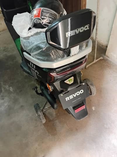 Revo Scooty training wheels