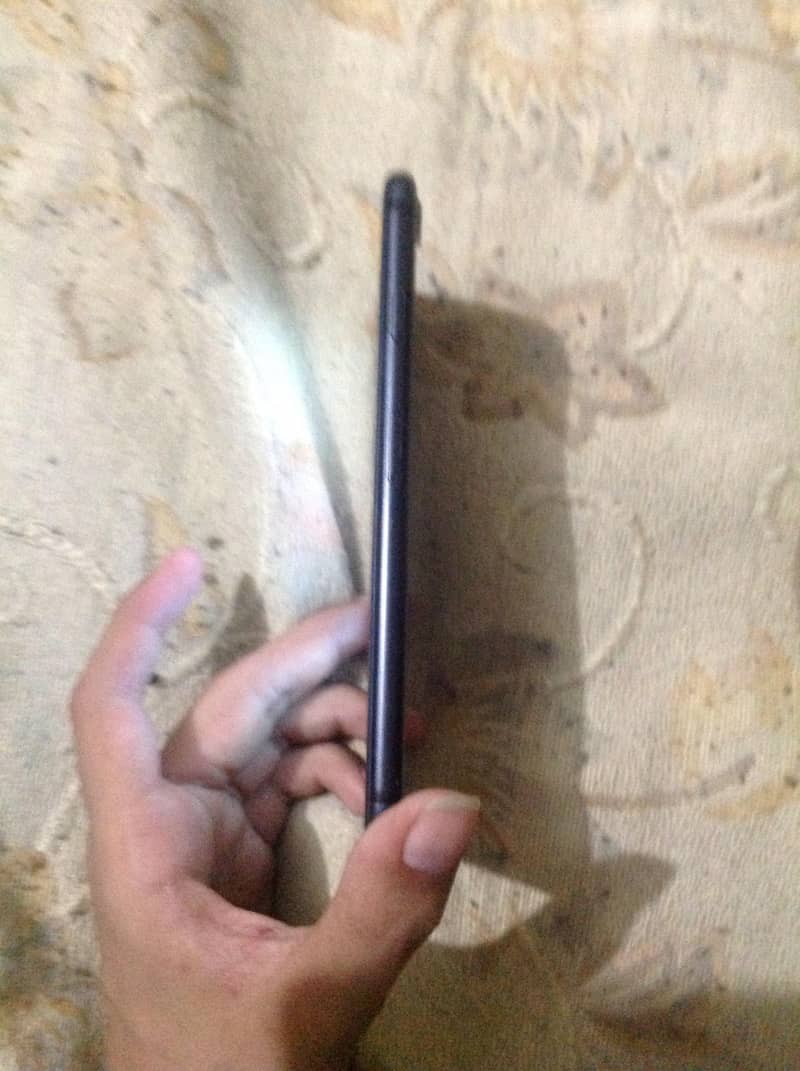 Apple iPhone 7 2