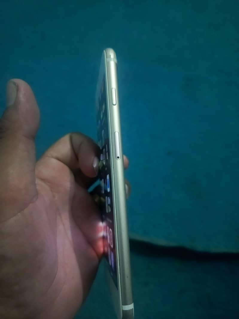 Apple iPhone 7 Plus 5