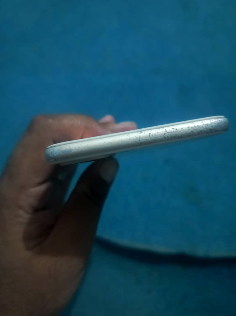 Apple iPhone 7 Plus 6
