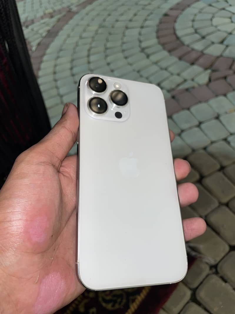 Apple iPhone 14 Pro Max 1