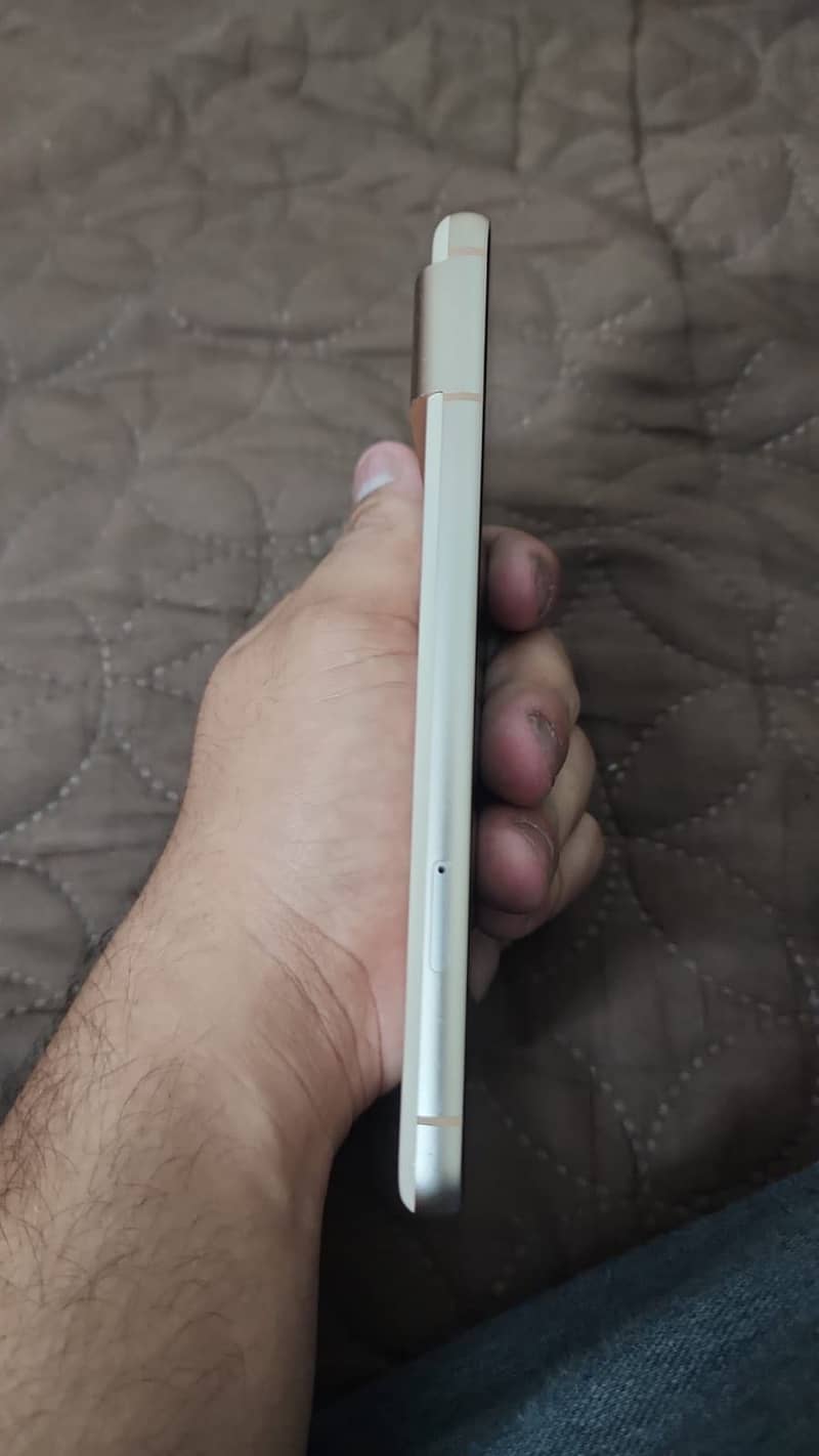 Google Pixel 8 4