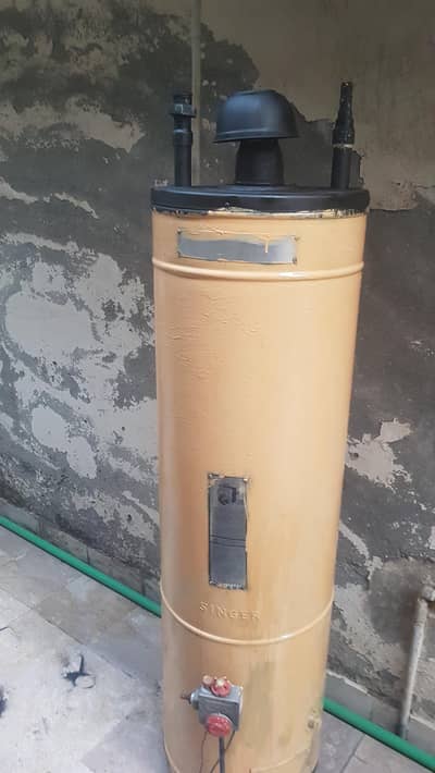 35 gallon Geyser good condition. no leakage 100% guarantee