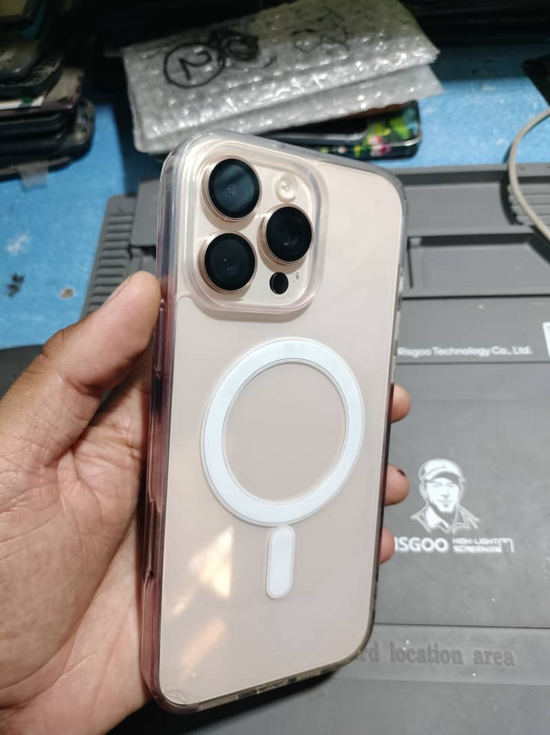 Apple iPhone 16 Pro Max 1