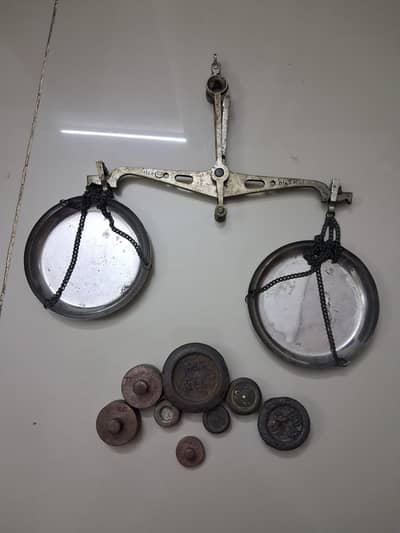 Vintage Weight Scale with Weights 200g
