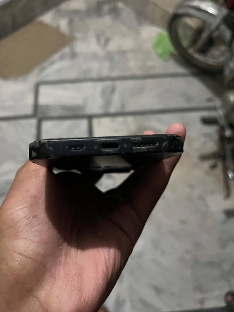 Apple iPhone 14 3