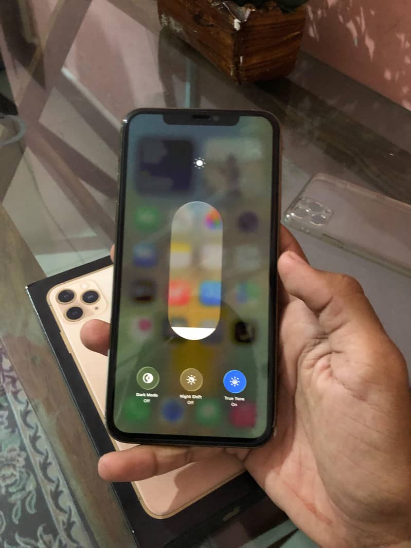 Apple iPhone 11 Pro Max 4