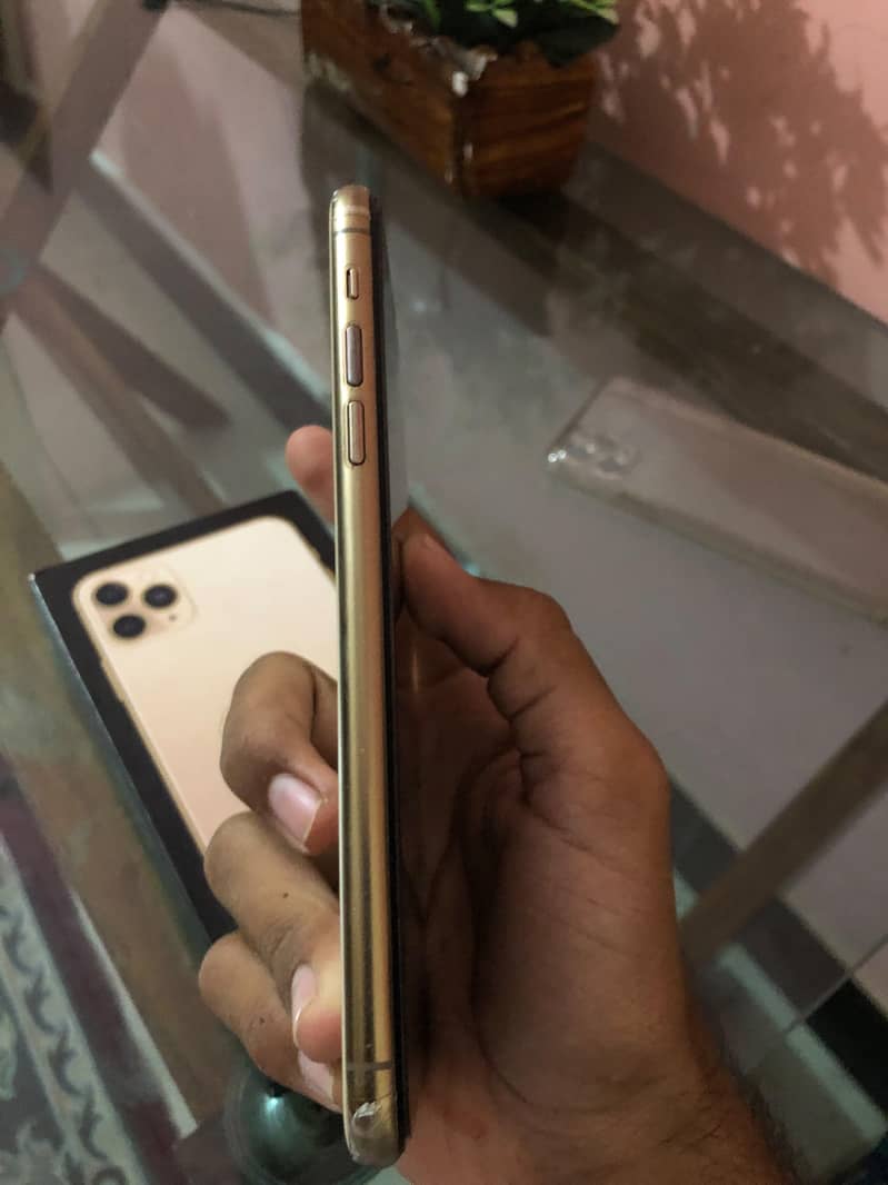 Apple iPhone 11 Pro Max 5