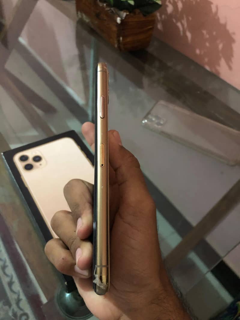 Apple iPhone 11 Pro Max 6