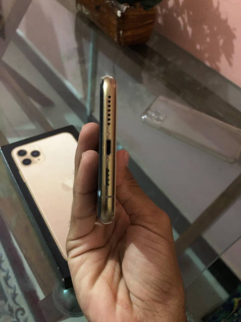 Apple iPhone 11 Pro Max 7
