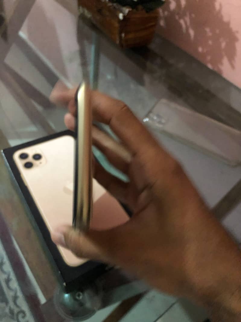Apple iPhone 11 Pro Max 10