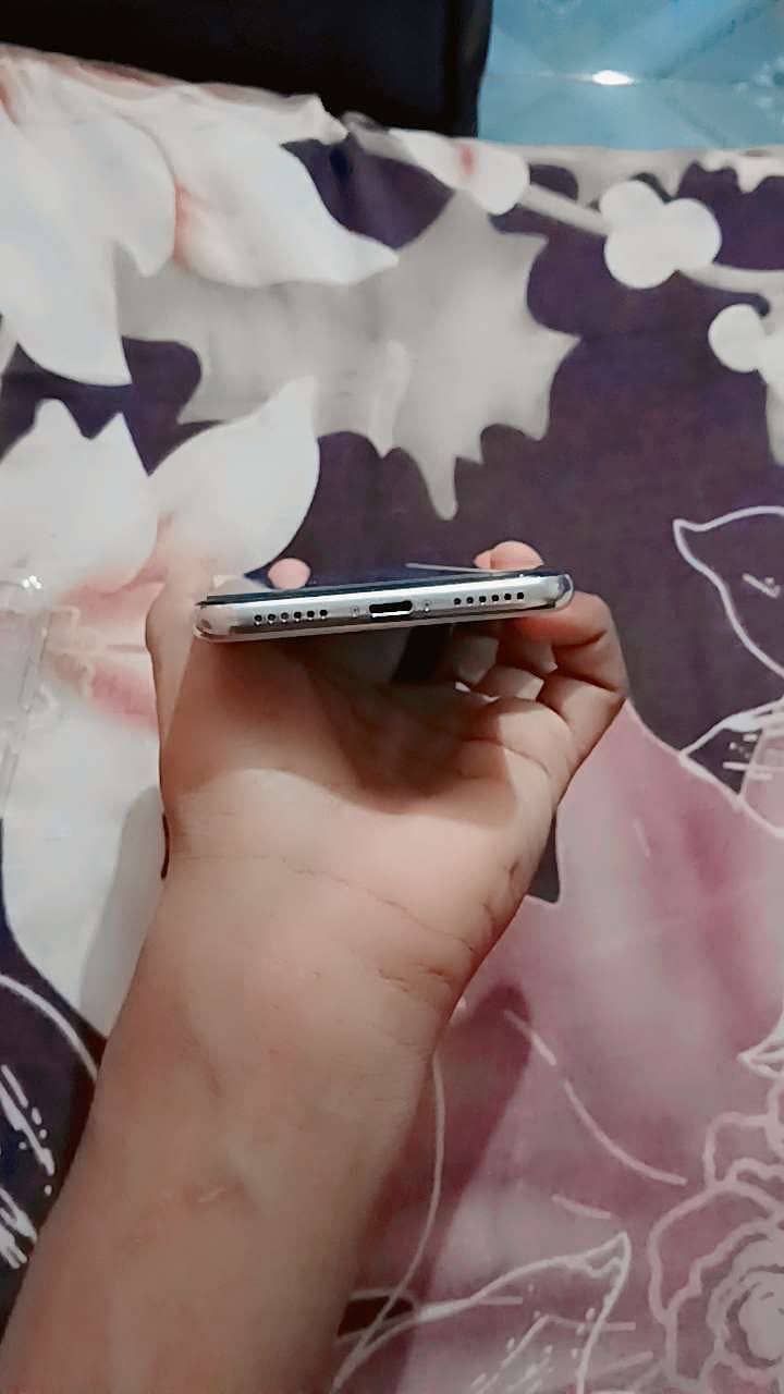 Apple iPhone X 3
