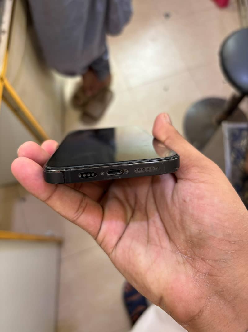 Apple iPhone 14 Pro Max 4