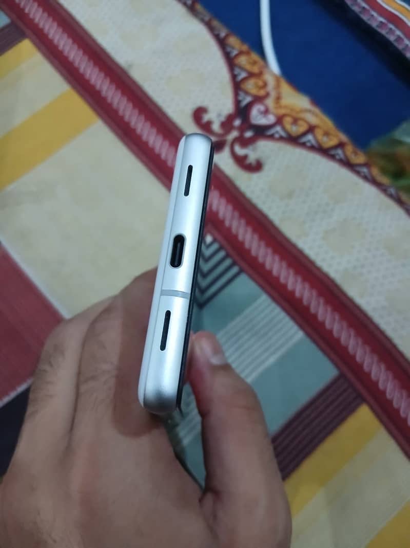 Google Pixel 7a 4
