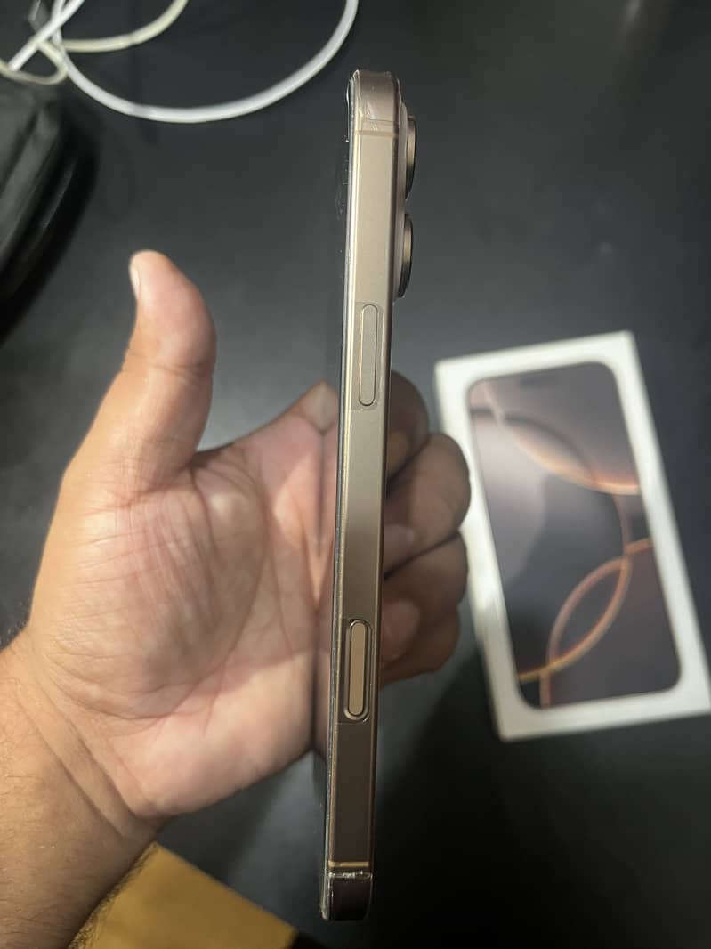 Apple iPhone 16 Pro Max 3