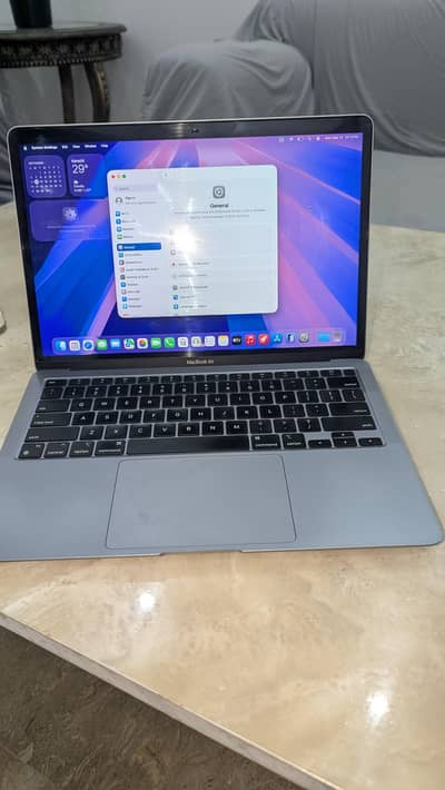 Apple Macbook Air M1 with box